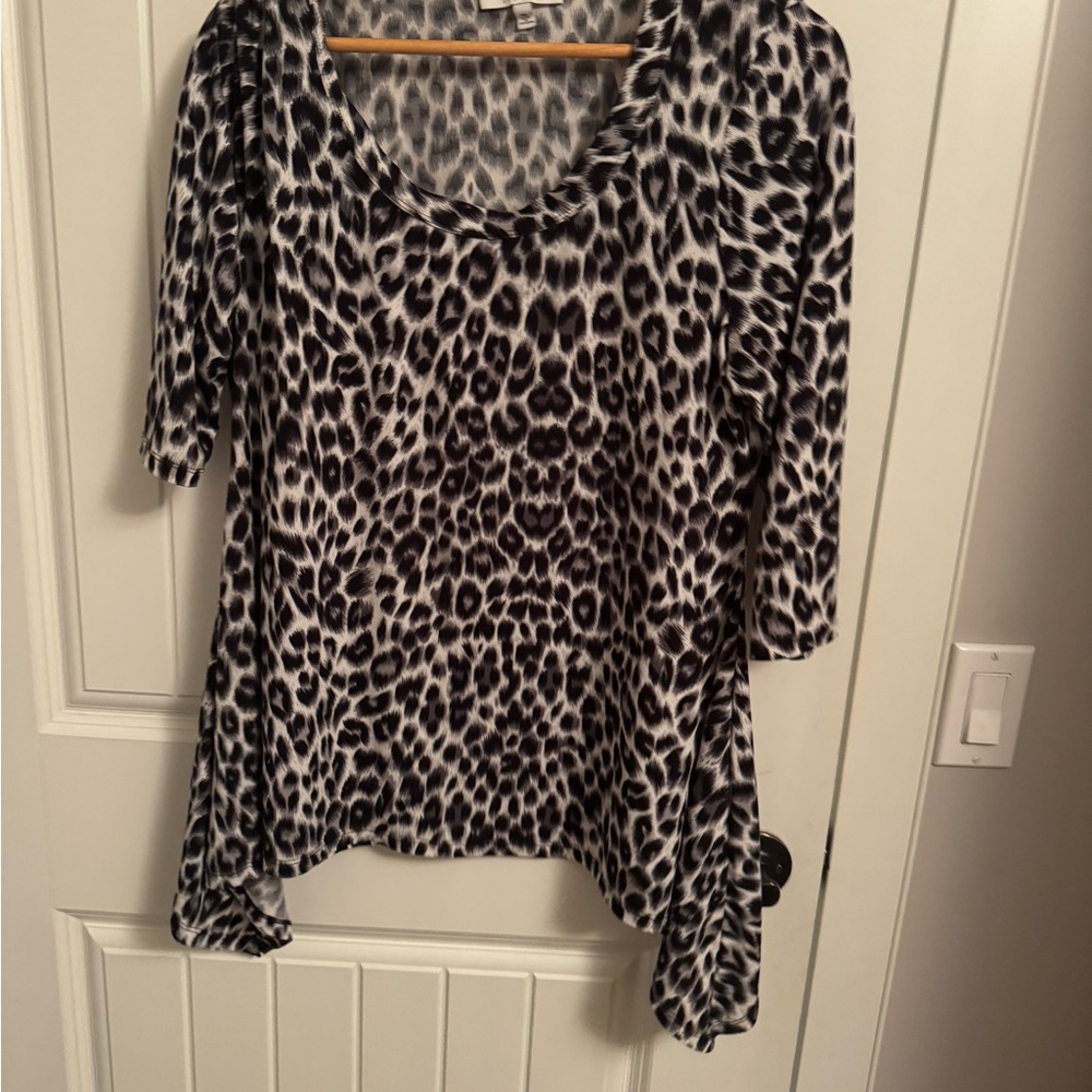Chaus Black and White Blouse Elegant Top